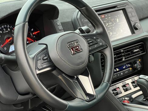 Used 2024 Nissan GT-R T-spec w/ T-Spec Takumi Edition image 33