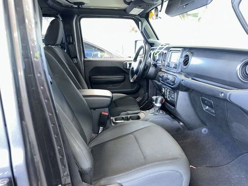 Used 2021 Jeep Gladiator Sport AWD/4WD image 3
