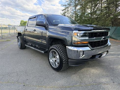 Used 2018 Chevrolet Silverado 1500 LT w/ All Star Edition AWD/4WD image 3