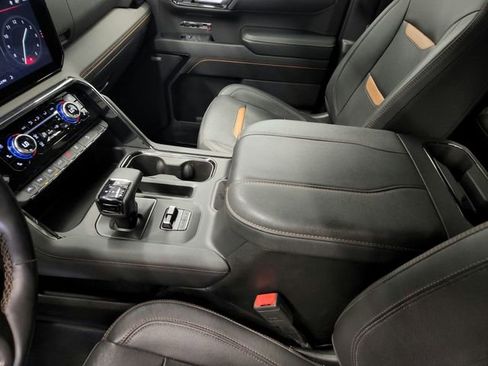 Used 2023 GMC Sierra 1500 AT4 w/ Technology Package AWD/4WD image 19