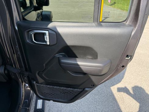 Used 2019 Jeep Wrangler Unlimited Sport S AWD/4WD image 32