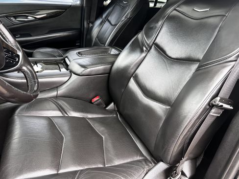 Used 2019 Cadillac Escalade ESV Platinum RWD image 38