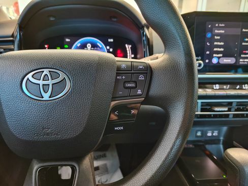 Used 2025 Toyota Camry LE FWD image 17
