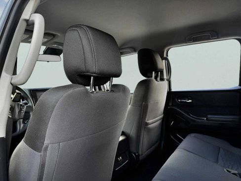 Used 2023 Nissan Frontier SV w/ Technology Package image 39