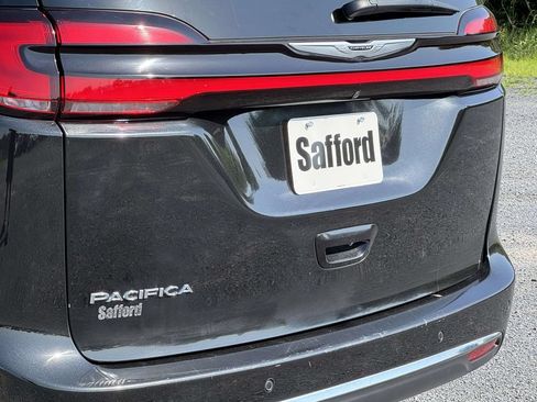 Used 2024 Chrysler Pacifica Touring-L FWD image 10