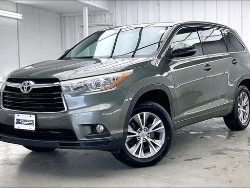 Used 2015 Toyota Highlander XLE AWD/4WD image 2