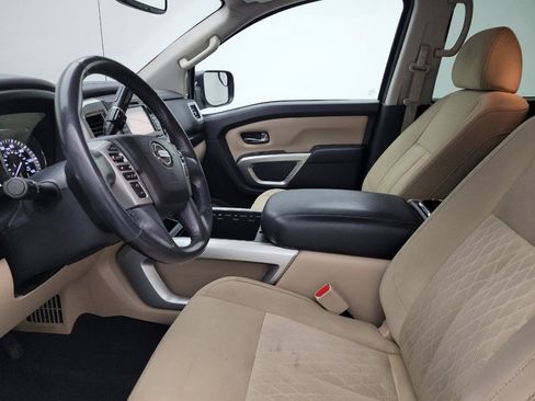 Used 2017 Nissan Titan SV image 17