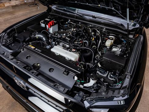 Used 2025 Toyota 4Runner SR5 AWD/4WD image 40