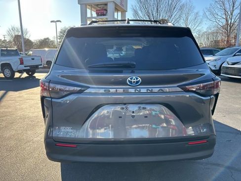 Used 2025 Toyota Sienna LE image 6