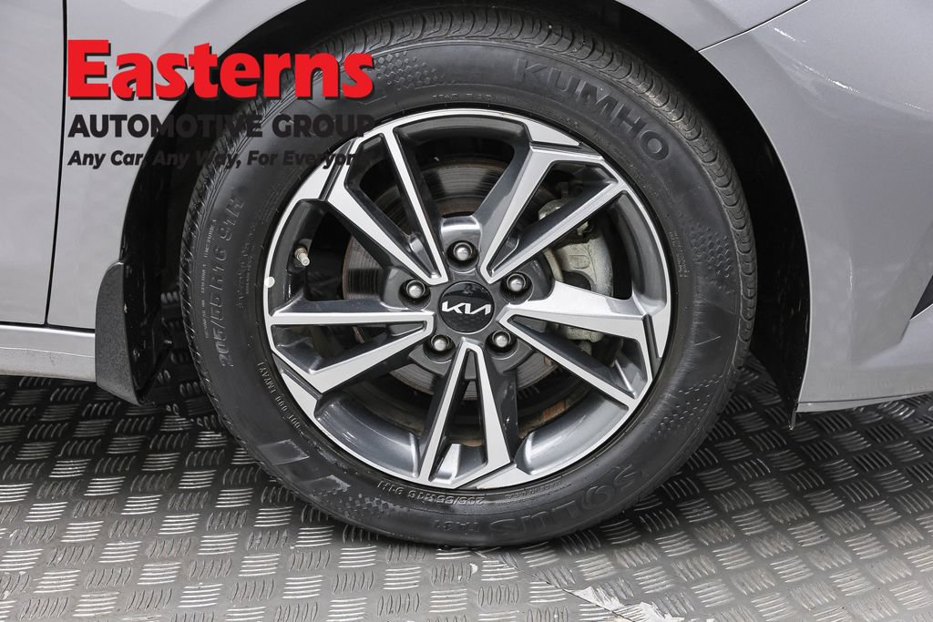 Used 2023 Kia Forte LXS w/ LXS Technology Package FWD image 32