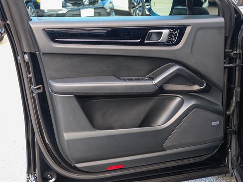 Used 2021 Porsche Cayenne Coupe image 21