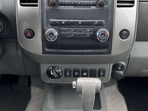 Used 2011 Nissan Frontier SL w/ Moonroof Pkg image 12