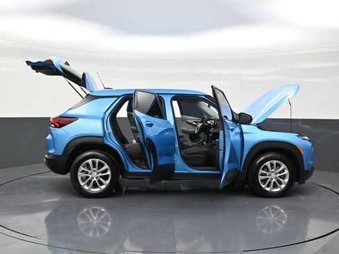 Used 2025 Chevrolet TrailBlazer LS image 29