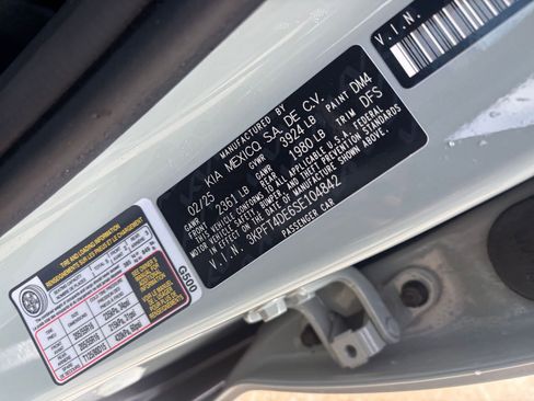 Used 2025 Kia K4 LXS image 28