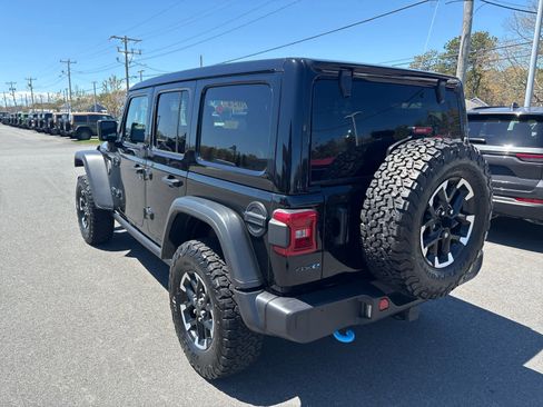 Used 2024 Jeep Wrangler Unlimited Rubicon 4xe w/ Convenience Group AWD/4WD image 6