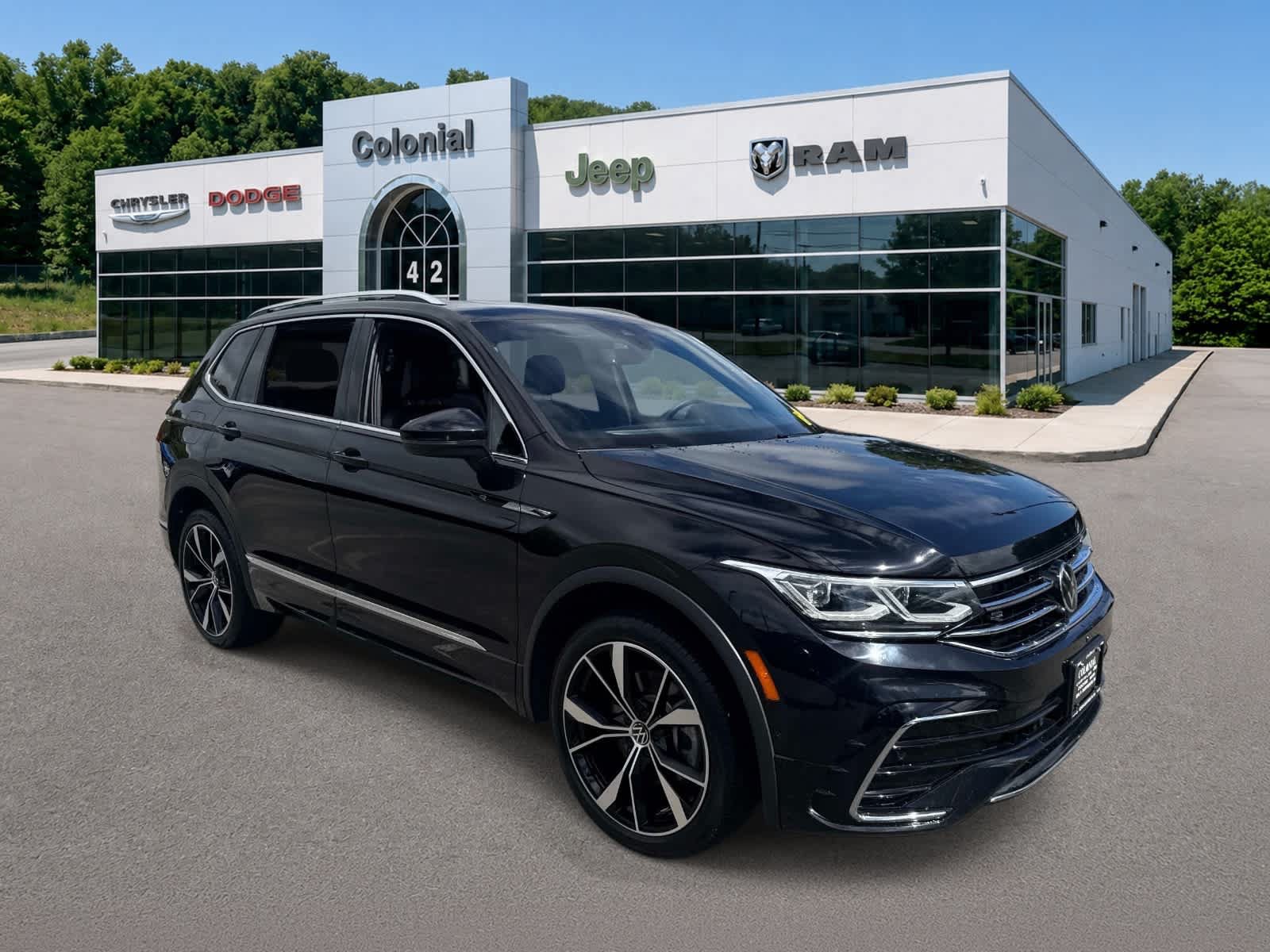 Used 2024 Volkswagen Tiguan SEL R-Line AWD/4WD image 11