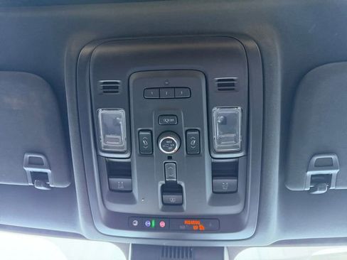 Used 2023 Chevrolet Suburban High Country image 25