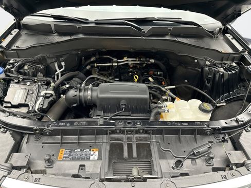 Used 2022 Ford Explorer XLT w/ Equipment Group 202A image 27