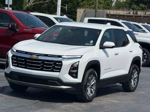 Used 2025 Chevrolet Equinox LT w/ LPO, Floor Liner Package AWD/4WD image 3