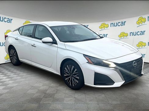 Used 2023 Nissan Altima 2.5 SV image 1