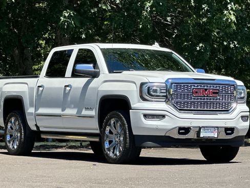 Used 2017 GMC Sierra 1500 Denali w/ Denali Ultimate Package AWD/4WD image 9