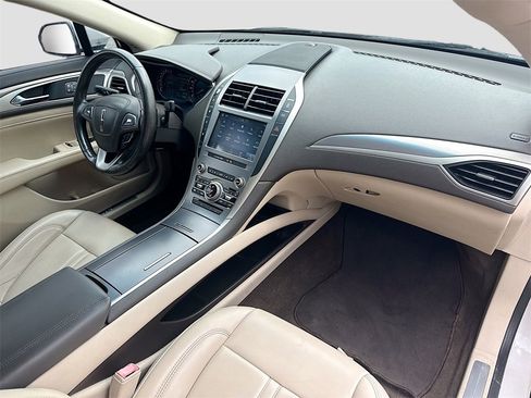 Used 2019 Lincoln MKZ Premiere image 31