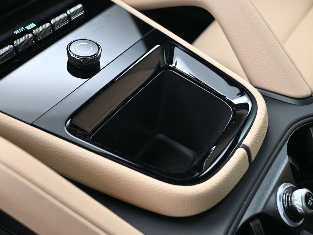 Certified 2026 Porsche Cayenne AWD/4WD image 24
