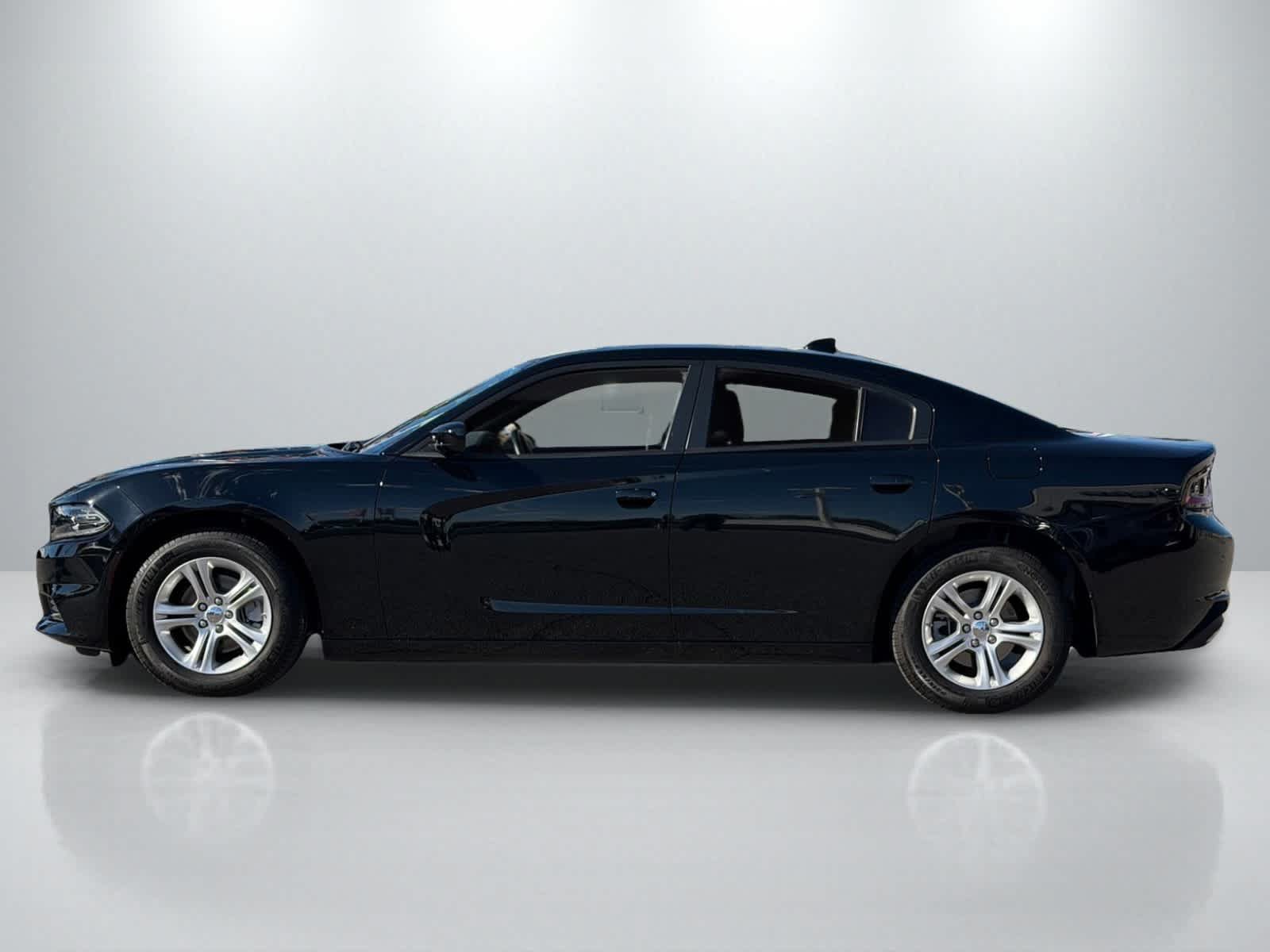 Used 2023 Dodge Charger SXT RWD image 2