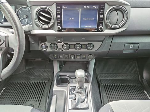 Used 2020 Toyota Tacoma TRD Off-Road w/ Technology Package AWD/4WD image 11