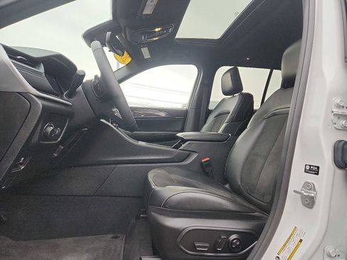 Used 2023 Jeep Grand Cherokee Altitude image 13