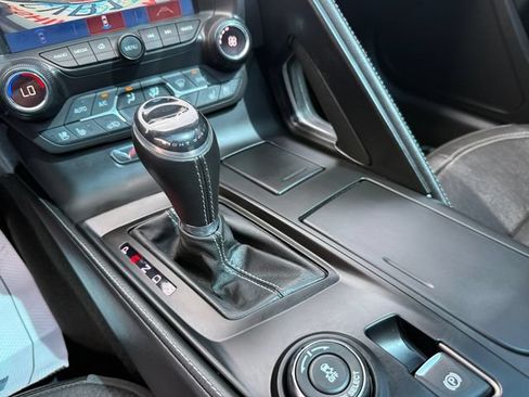 Used 2019 Chevrolet Corvette Stingray Coupe RWD image 18