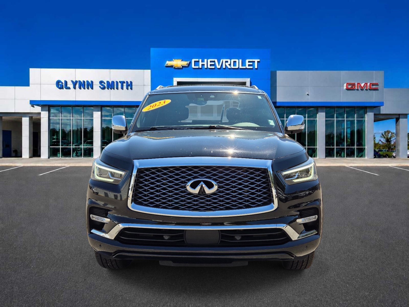 Used 2023 INFINITI QX80 Sensory w/ All-Season Package RWD image 2
