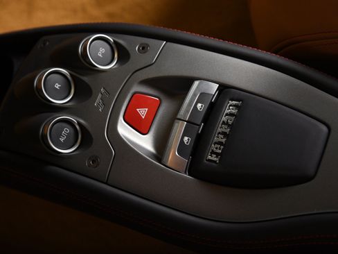 Used 2015 Ferrari 458 Italia Coupe RWD image 6