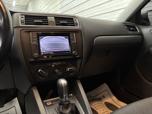 Used 2017 Volkswagen Jetta SE image 18