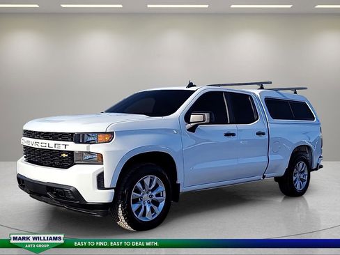 Used 2020 Chevrolet Silverado 1500 Custom w/ Custom Value Package image 4