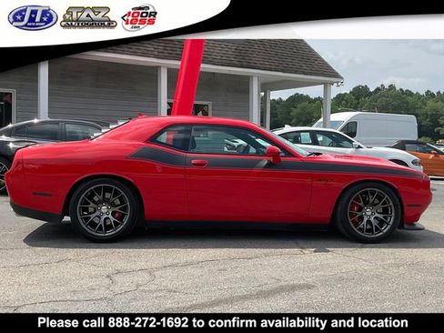 Used 2015 Dodge Challenger SRT image 8
