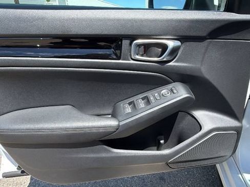 Used 2024 Honda Civic EX-L image 17