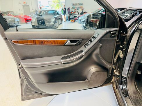 Used 2012 Mercedes-Benz R 350 4MATIC image 5