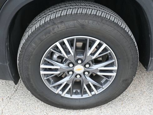 Used 2025 Chevrolet Traverse LT FWD image 7
