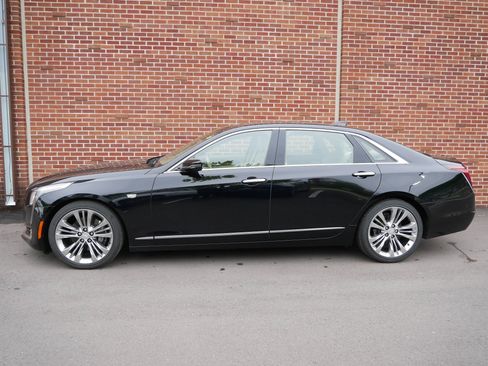 Used 2018 Cadillac CT6 Platinum AWD/4WD image 2