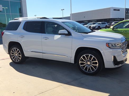 Used 2022 GMC Acadia Denali w/ Denali Ultimate Package FWD image 8