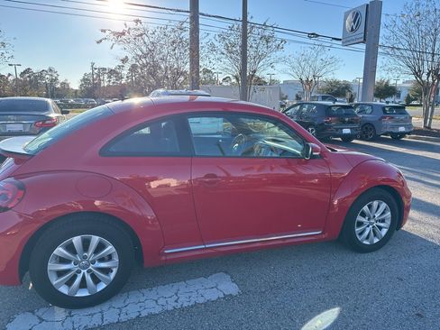 Used 2019 Volkswagen Beetle 2.0T S image 11