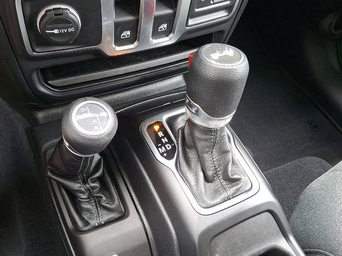 Certified 2025 Jeep Wrangler Sport AWD/4WD image 12