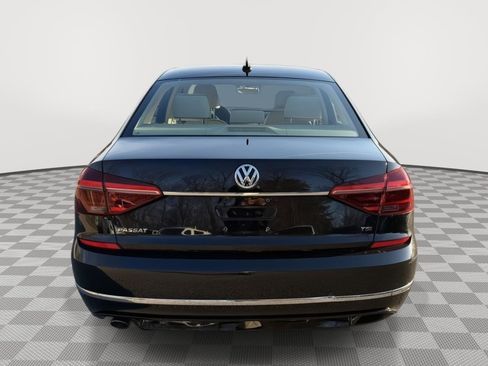 Used 2017 Volkswagen Passat 1.8T R-Line w/ R-Line Lighting Package image 6