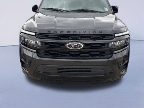 Used 2022 Ford Expedition Limited image 4