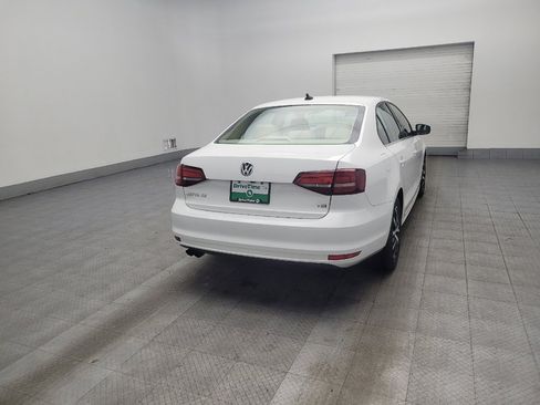 Used 2017 Volkswagen Jetta SE image 9