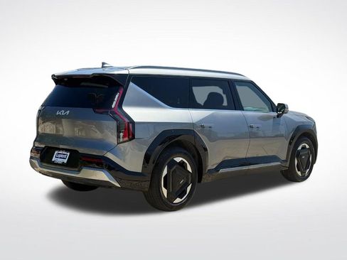 Used 2024 Kia EV9 Land AWD/4WD image 3