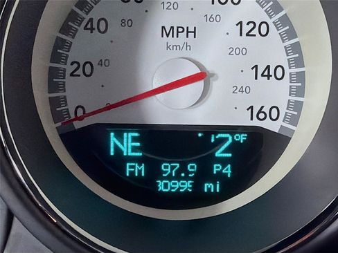 Used 2010 Dodge Challenger R/T RWD image 18