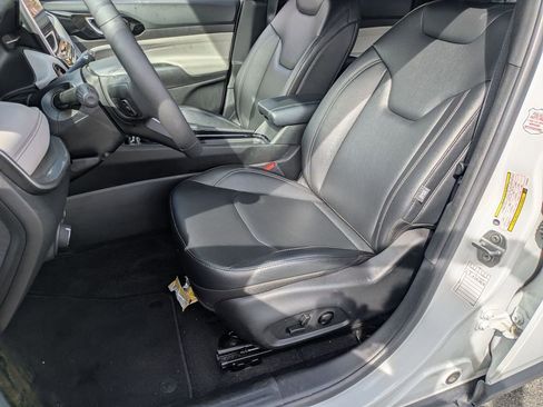 Used 2025 Jeep Compass Limited image 14