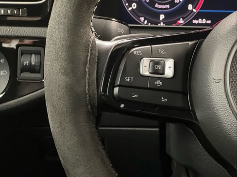 Used 2019 Volkswagen Golf R 4-Door AWD/4WD image 23
